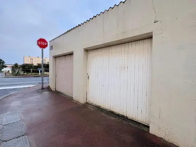Plan de l'établissement Appartement 3 chambres avec grand balcon et garage proche du casino - FR-1-323-260