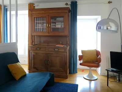 Coin salon dans l'établissement Bel appartement avec vue directe sur loire