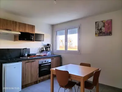 Cuisine ou kitchenette dans l'établissement 2 SDB - 2 Chambres - 1 lit d'appoint enfants