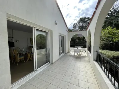 Balcon ou terrasse dans l'établissement Maison lumineuse avec jardin près de la plage - 4 couchages, quartier calme, St Brévin L'Océan - FR-1-364-136