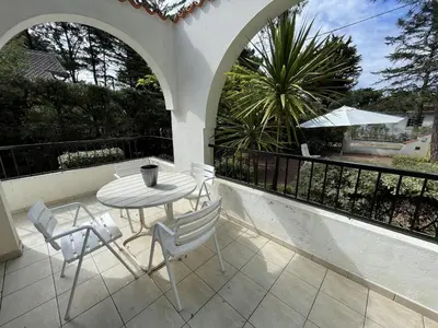Balcon ou terrasse dans l'établissement Maison lumineuse avec jardin près de la plage - 4 couchages, quartier calme, St Brévin L'Océan - FR-1-364-136