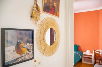 Télévision ou salle de divertissement dans l'établissement Superbe Appartement Calme 85m², à deux pas du Centre