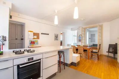 Cuisine ou kitchenette dans l'établissement Superbe Appartement Calme 85m², à deux pas du Centre