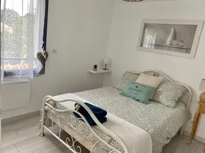 Un ou plusieurs lits dans un hébergement de l'établissement Chambre d'hôtes près de la plage
