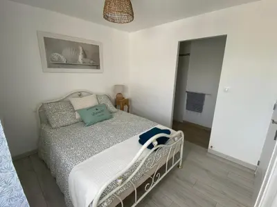 Un ou plusieurs lits dans un hébergement de l'établissement Chambre d'hôtes près de la plage