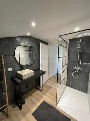 Salle de bains dans l'établissement Gîte de la Foye - Le Jasmin