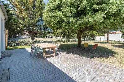 Jardin de l'établissement La Gilda - 350m de la mer - Wifi