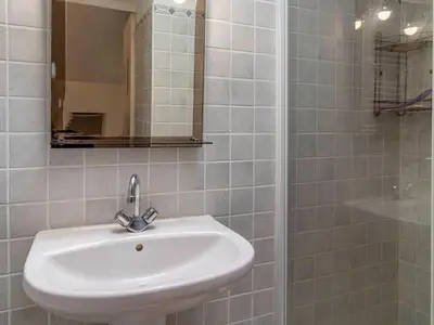 Salle de bains dans l'établissement Gîte charmant avec jardin au cœur du vignoble du Layon, proche Saumur, 9 couchages, vélos inclus - FR-1-622-19