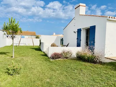 Jardin de l'établissement Maison moderne pour 5 personnes à Noirmoutier