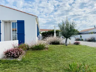 Jardin de l'établissement Maison moderne pour 5 personnes à Noirmoutier