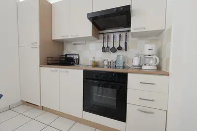Cuisine ou kitchenette dans l'établissement 200m plage des Demoiselles- Appartement pour 4