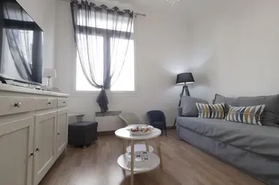 Coin salon dans l'établissement 200m plage des Demoiselles- Appartement pour 4