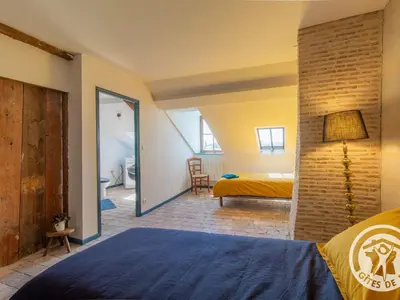 Un ou plusieurs lits dans un hébergement de l'établissement Maison Authentique sur 3 Niveaux avec Terrasse et Vue Loire - FR-1-622-38