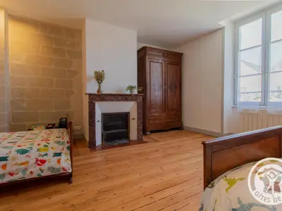 Un ou plusieurs lits dans un hébergement de l'établissement Maison Authentique sur 3 Niveaux avec Terrasse et Vue Loire - FR-1-622-38