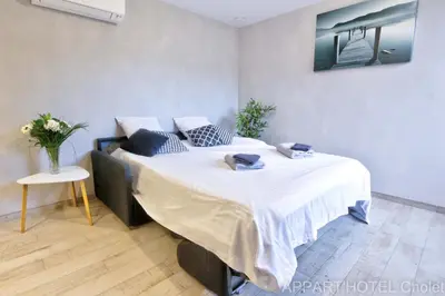 Un ou plusieurs lits dans un hébergement de l'établissement Appart' hôtel Cholet