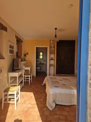 Un ou plusieurs lits dans un hébergement de l'établissement Maison de charme à Mouzillon - Jardin et terrasse accueillante