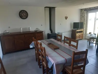 Télévision ou salle de divertissement dans l'établissement gîte « Chez Albertine et Thérèse »