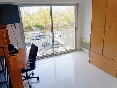 Coin salon dans l'établissement T1 parc paysager St Nazaire
