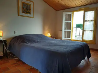 Un ou plusieurs lits dans un hébergement de l'établissement Maison confortable avec jardin, proche plages et centre, 6 couchages, Noirmoutier-en-l'Île - FR-1-224B-172