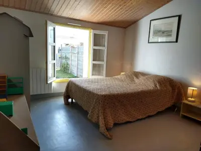 Un ou plusieurs lits dans un hébergement de l'établissement Maison confortable avec jardin, proche plages et centre, 6 couchages, Noirmoutier-en-l'Île - FR-1-224B-172