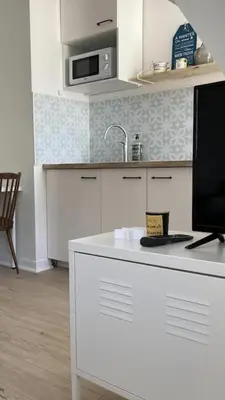 Cuisine ou kitchenette dans l'établissement Studio neuf Pont-rousseau Rezé