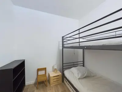 Un ou plusieurs lits dans un hébergement de l'établissement À 200m de la plage, appartement pour 4