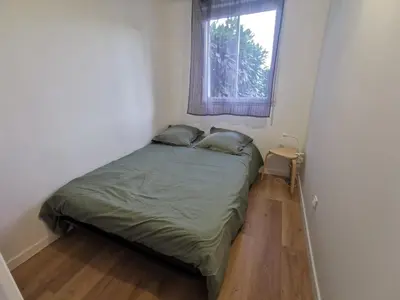 Un ou plusieurs lits dans un hébergement de l'établissement Appartement proche plages