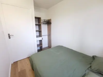 Un ou plusieurs lits dans un hébergement de l'établissement Appartement proche plages