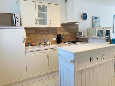 Cuisine ou kitchenette dans l'établissement Maison de l'océan, convivialité et plage à 300m