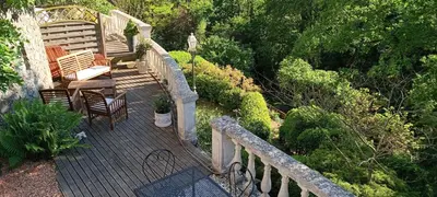 Jardin de l'établissement Gîte de charme atypique vue panoramique