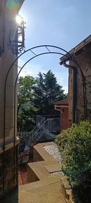 Jardin de l'établissement Gîte de charme atypique vue panoramique