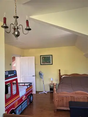 Un ou plusieurs lits dans un hébergement de l'établissement Grande maison de charme, 14 pers. 5 chambres, sauna, écrin de verdure, baby foot