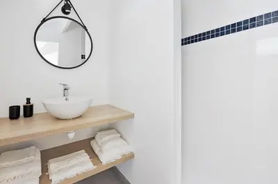 Salle de bains dans l'établissement La Galerie Pornic - Maison Cedre