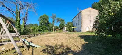 Jardin de l'établissement Joli gîte chez Paulette à 10 min du Puy du Fou
