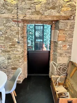 Coin salon dans l'établissement La bâtisse de Manel