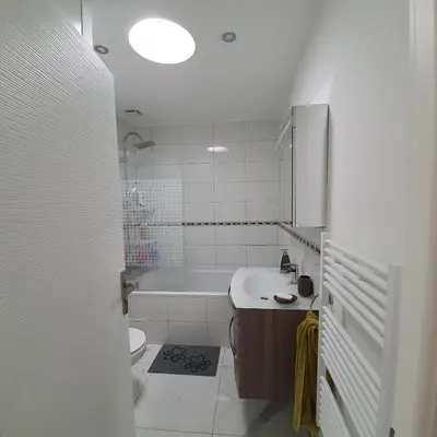 Salle de bains dans l'établissement Appartement EVR!CA - 1 place parking gratuit
