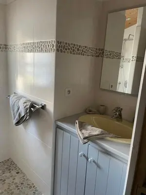 Salle de bains dans l'établissement Les Chênes Verts