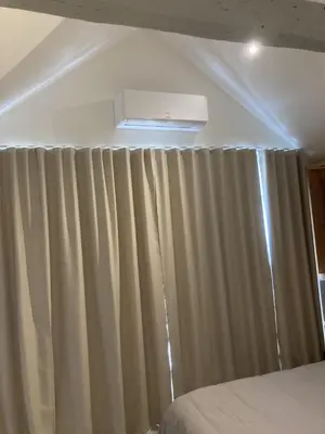 Un ou plusieurs lits dans un hébergement de l'établissement La Maison du Cocher - Chambre indépendante climatisée en Hypercentre - Lit Queen Size