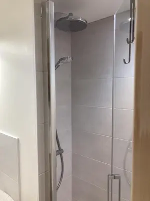Salle de bains dans l'établissement La Maison du Cocher - Chambre indépendante climatisée en Hypercentre - Lit Queen Size