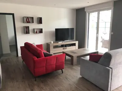 Télévision ou salle de divertissement dans l'établissement MAISON FAMILLE