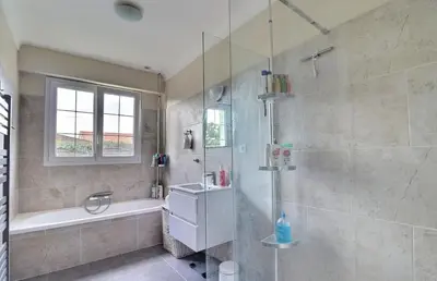 Salle de bains dans l'établissement Chambres dans maison proche Nantes et Vallet
