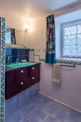 Salle de bains dans l'établissement Les Charmes de Castellariis proche du Puy du Fou