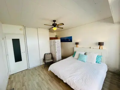 Un ou plusieurs lits dans un hébergement de l'établissement Studio panoramique océan du Marina