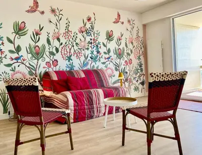 Coin salon dans l'établissement Large studio direct access to the beach