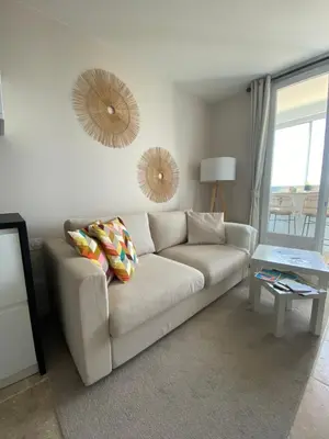Coin salon dans l'établissement Appartement vue sur l'océan