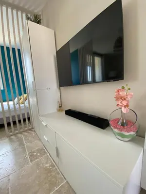 Télévision ou salle de divertissement dans l'établissement Appartement vue sur l'océan