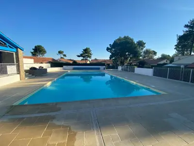 Piscine de l'établissement Maisonnette hameau des pins ou située à proximité