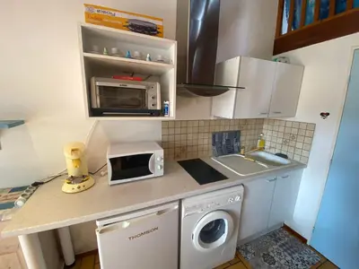Cuisine ou kitchenette dans l'établissement Maisonnette hameau des pins