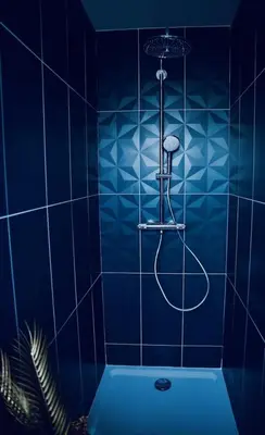 Salle de bains dans l'établissement L'Evasion chambre LAOS avec Jacuzzi privatif