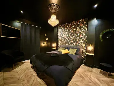 Coin salon dans l'établissement Love Room Secrète Les Petits Plaisirs